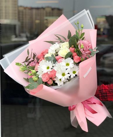 Букет цветов из: Розы, Лизиантусы и Хризантемы в Смородино